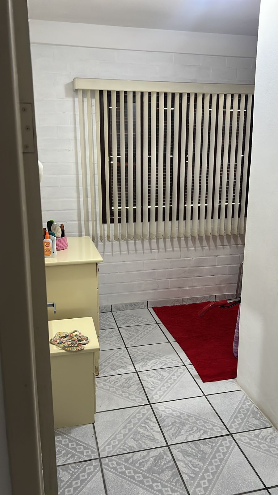 Casa no Bairro Costeira -Estilo Chalé- Av  Principal