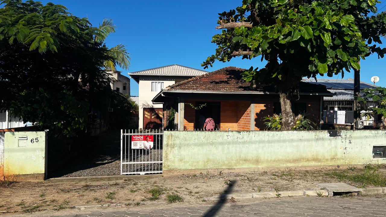 Casa em Alvenaria+Sobrado em Alvenaria-Centro-Balneário Barra do Sul-SC