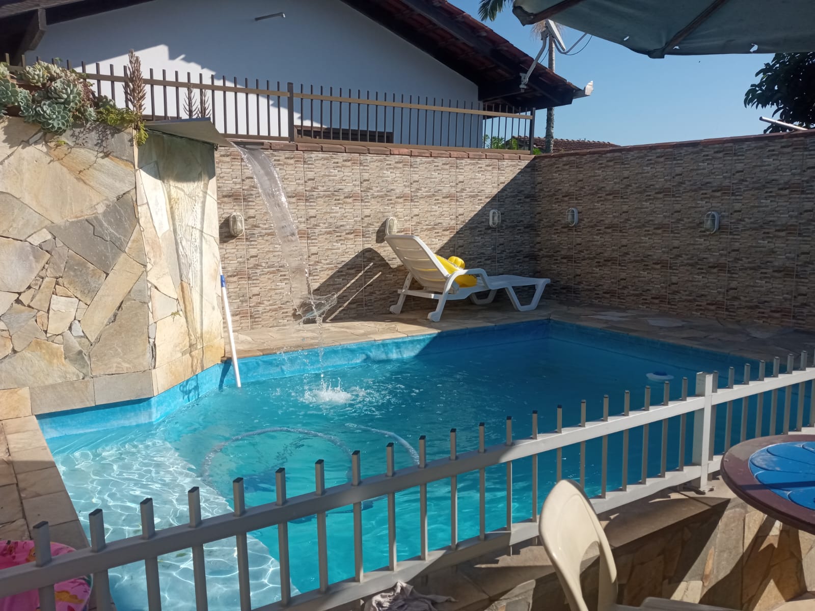 Casa no Bairro Costeira-Com Piscina-Região da Lagoa