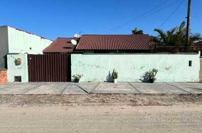 Casa no Bairro Costeira-Com Piscina-Região da Lagoa