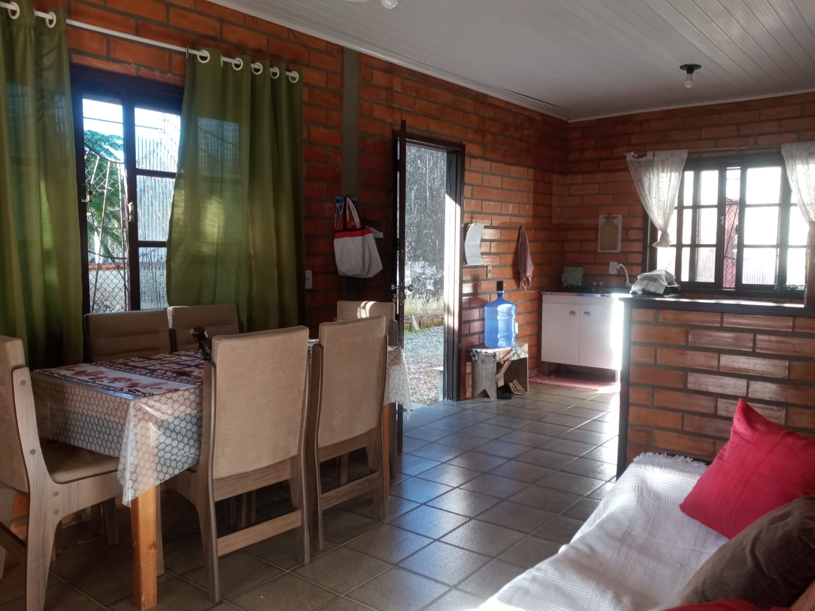 Casa em Alvenaria+Sobrado em Alvenaria-Centro-Balneário Barra do Sul-SC