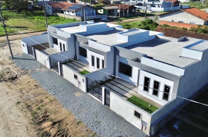 CASA  GEMINADA AVERBADA NA PRAIA COM SUÍTE
