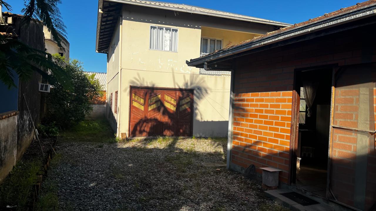 Casa em Alvenaria+Sobrado em Alvenaria-Centro-Balneário Barra do Sul-SC