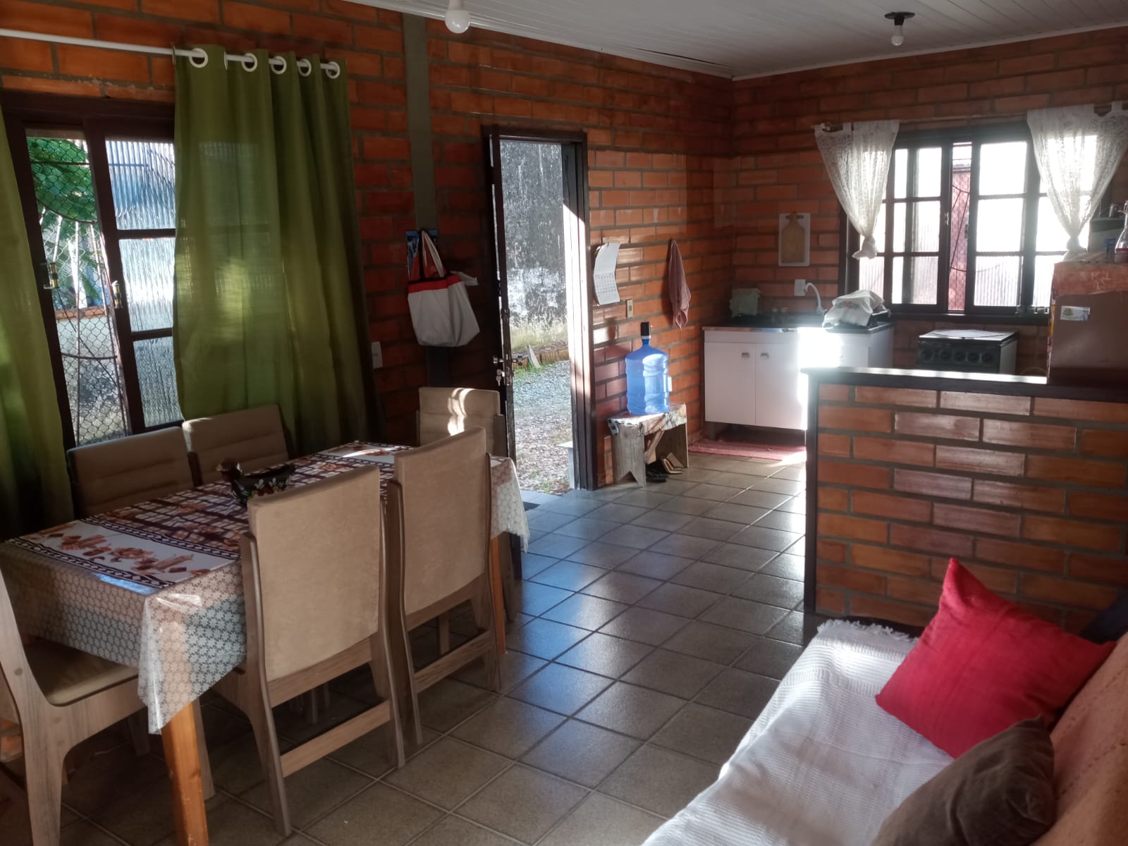 Casa em Alvenaria+Sobrado em Alvenaria-Centro-Balneário Barra do Sul-SC