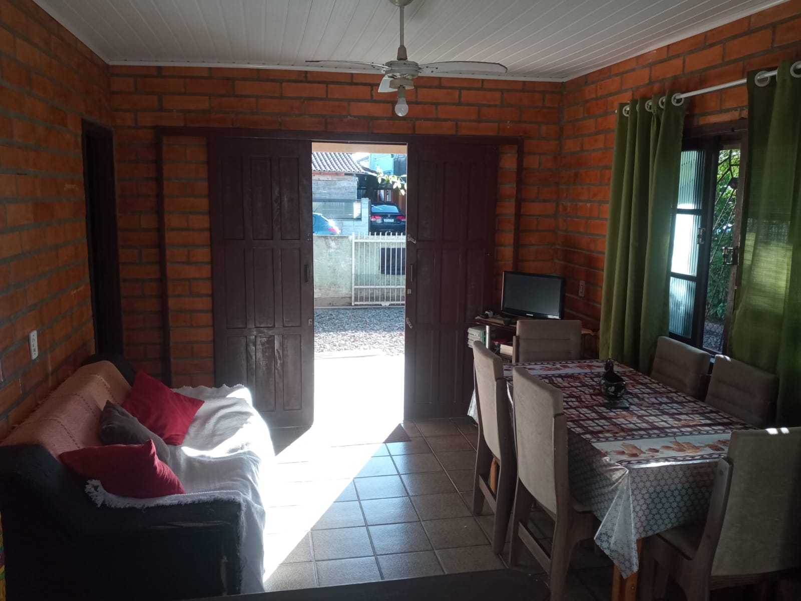 Casa em Alvenaria+Sobrado em Alvenaria-Centro-Balneário Barra do Sul-SC